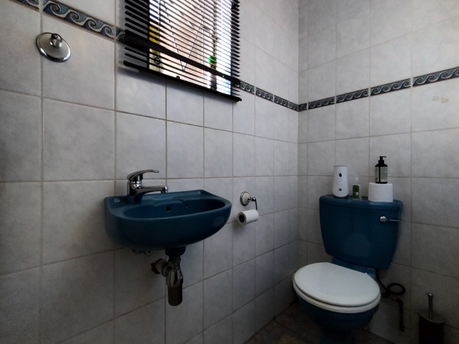 5 Bedroom Property for Sale in Fichardt Park Free State